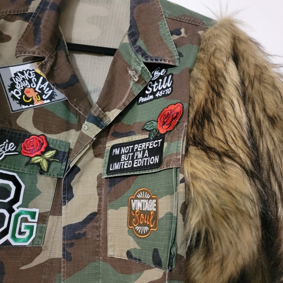 Custom Camouflage Jacket with Faux Fur Sleeves - Picture 4 of 9